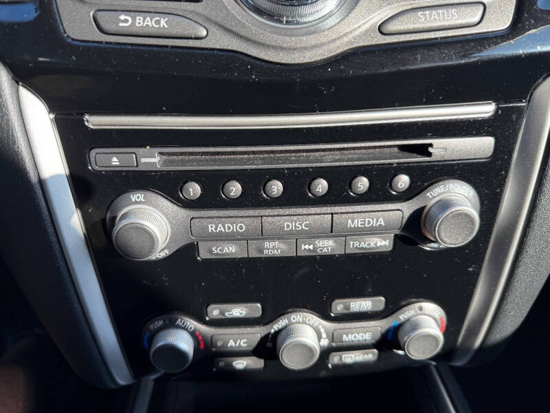 2017 Nissan Pathfinder SV