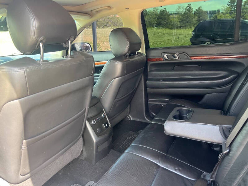 2019 Lincoln MKT Reserve