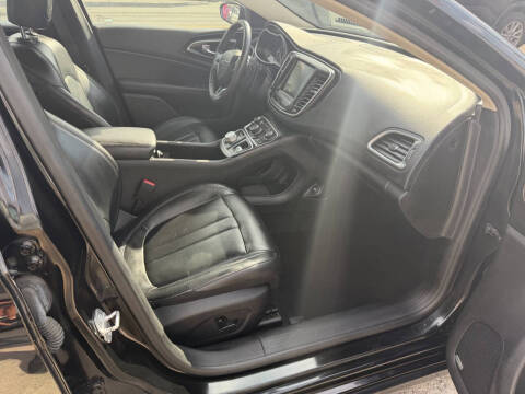 2016 Chrysler 200 C