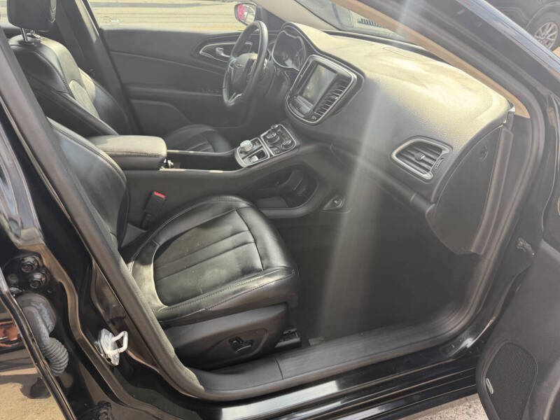 2016 Chrysler 200 C