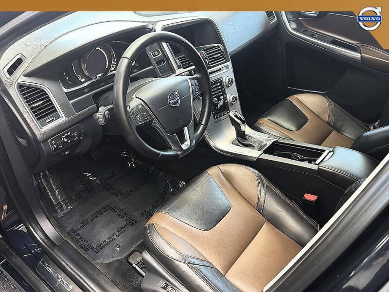 2017 Volvo XC60 T5 Dynamic