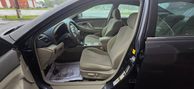 2011 Toyota Camry LE - Photo 14