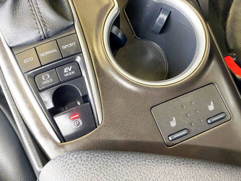 2022 Toyota Camry Hybrid XLE