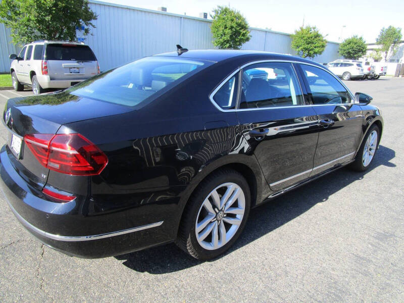 2017 Volkswagen Passat V6 SE
