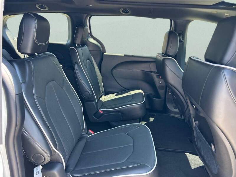 2027 Chrysler Pacifica Limited