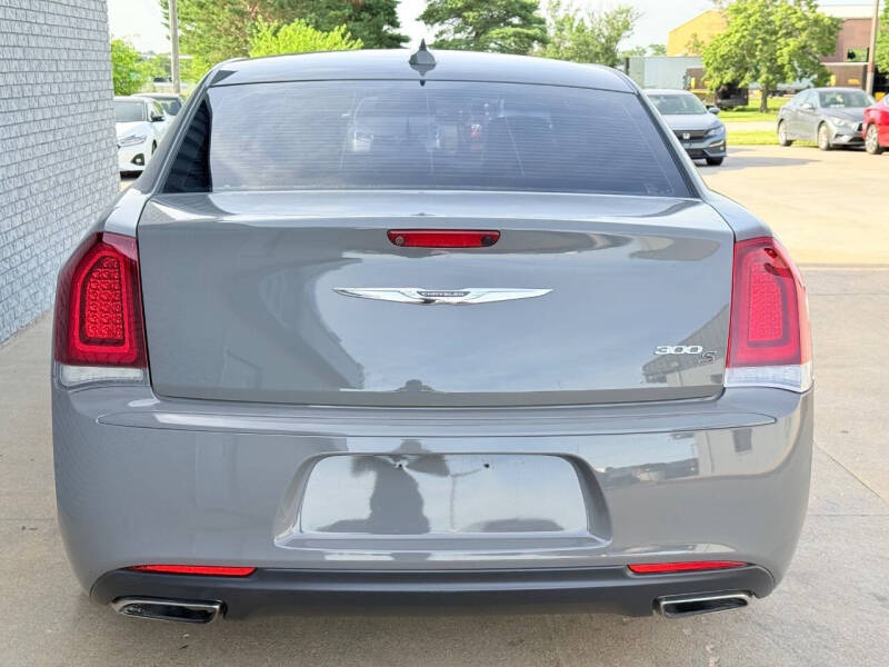 2018 Chrysler 300 S