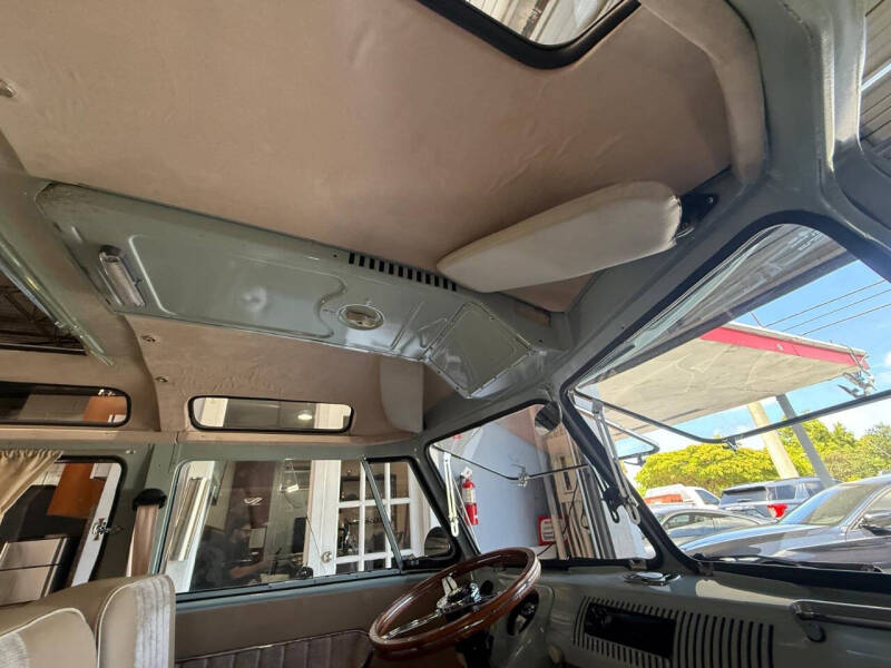 1972 Volkswagen Bus