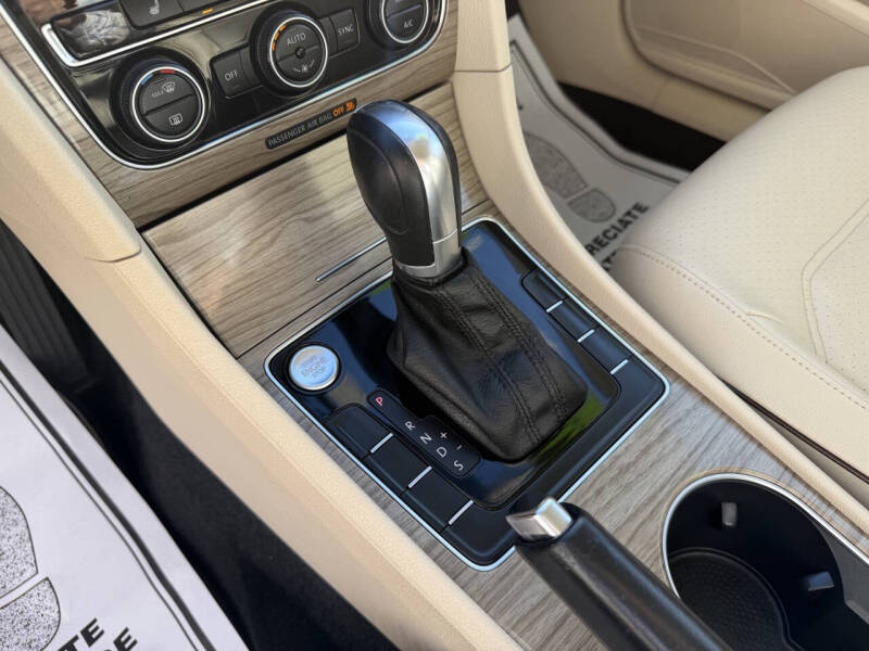 2017 Volkswagen Passat 1.8T SE