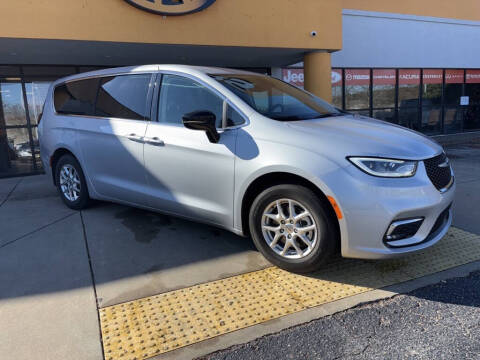 2024 Chrysler Pacifica Touring L