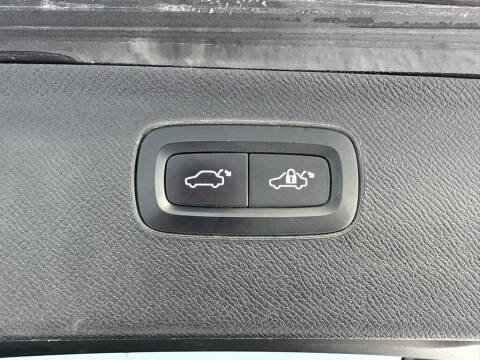 2023 Volvo XC90 B5 Core