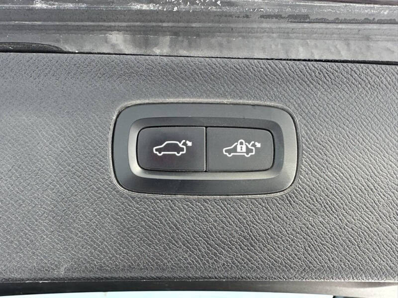 2023 Volvo XC90 B5 Core