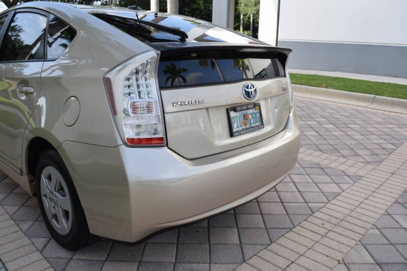 2010 Toyota Prius III
