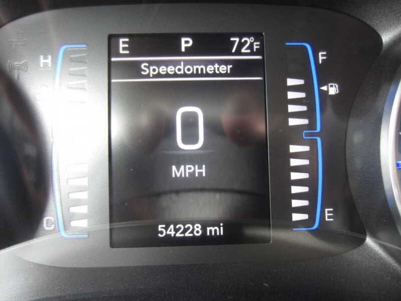 2023 Chrysler Voyager LX