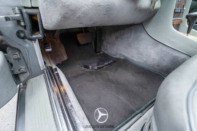 1987 Mercedes-Benz 560-Class 560 SL