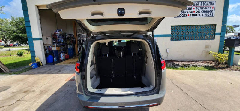 2023 Chrysler Pacifica Touring L