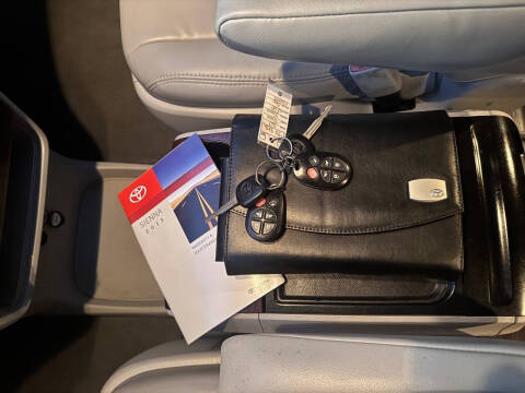 2013 Toyota Sienna XLE 8-Passenger