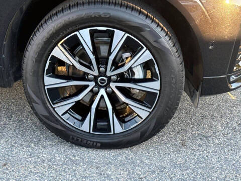 2025 Volvo XC60 B5 Plus Dark Theme