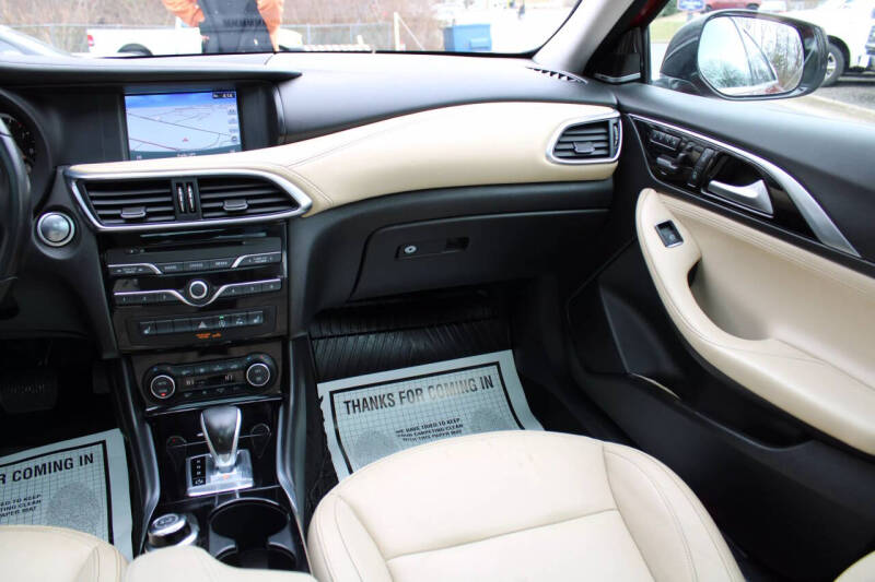 2017 Infiniti QX30 Premium