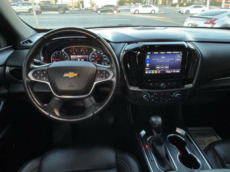2022 Chevrolet Traverse LT Leather