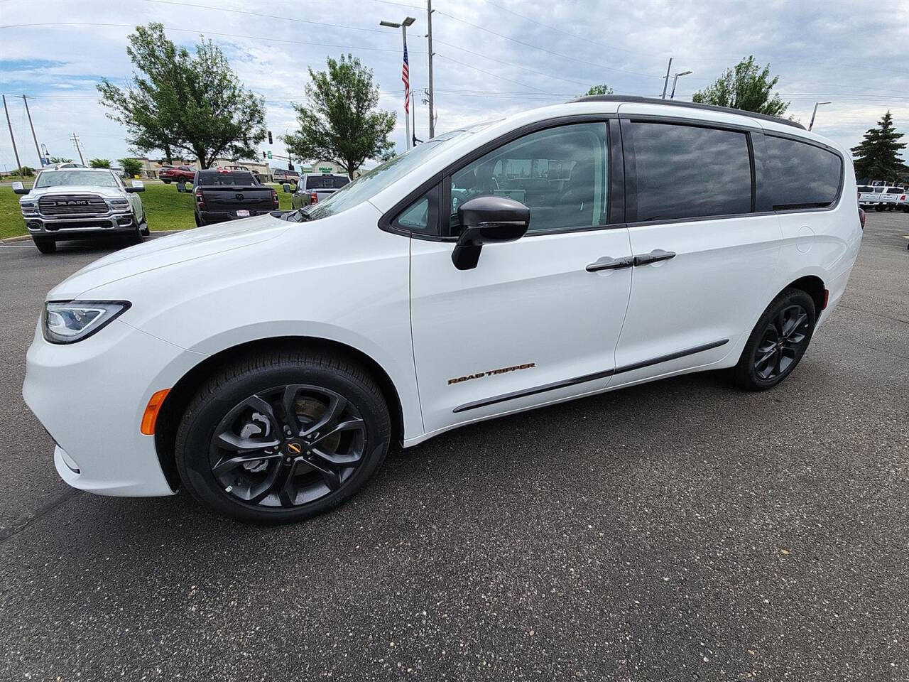 2024 Chrysler Pacifica for sale at Victoria Auto Sales in Victoria, MN