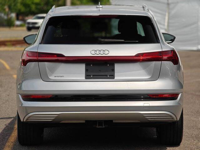 2019 Audi e-tron quattro Prestige