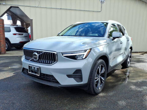 2025 Volvo XC40 B5 Core Bright Theme