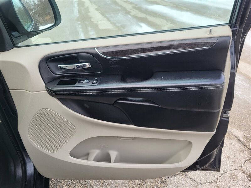 2011 Chrysler Town and Country Touring