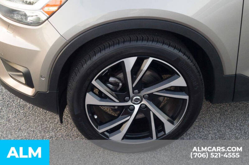 2022 Volvo XC40 T5 R-Design