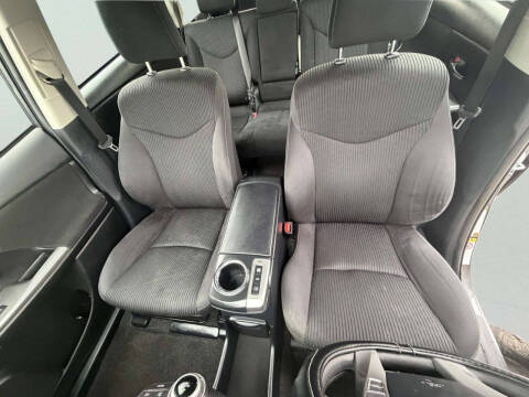 2017 Toyota Prius v Five