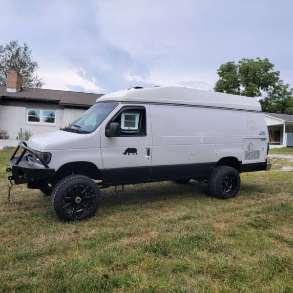 2004 Ford E-Series for sale at Dukes Automotive LLC in Lancaster SC