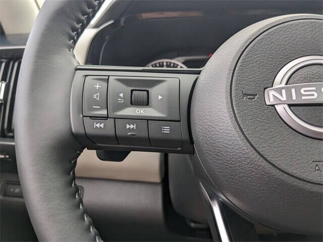 2025 Nissan Pathfinder SL