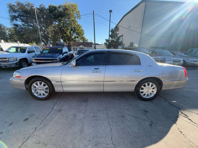 2007 Lincoln Town Car Signature Limited