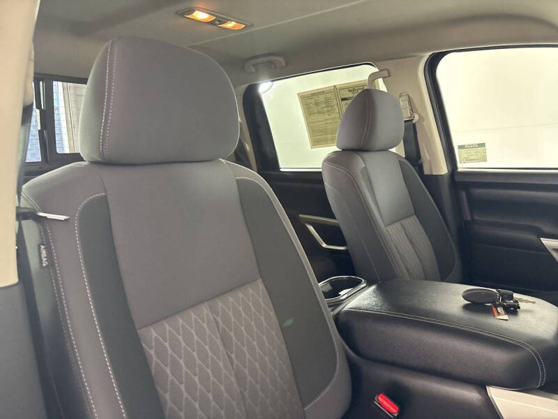 2024 Nissan Titan SV