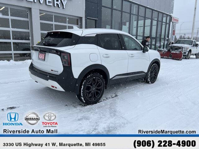 2025 Nissan Kicks SR