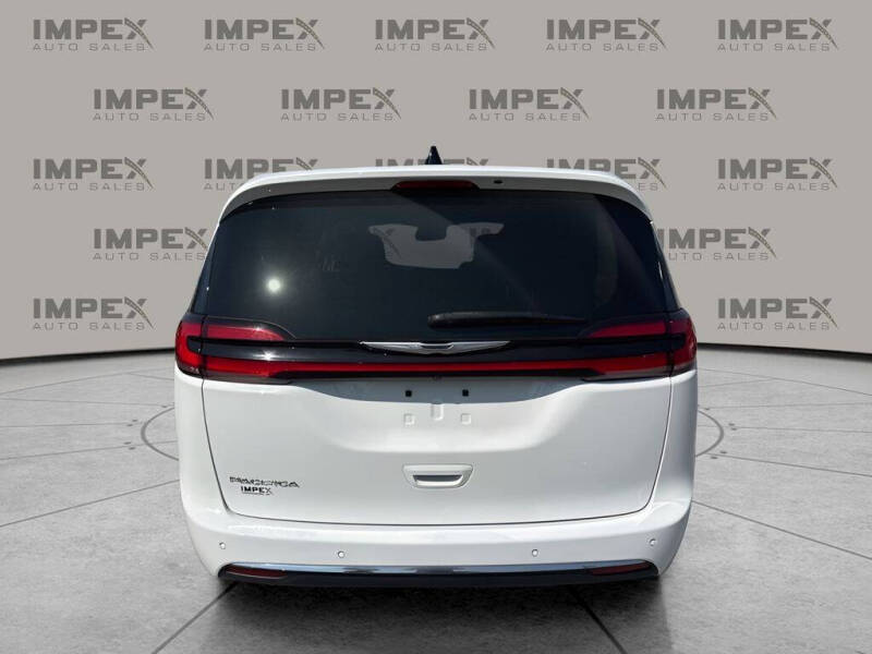 2023 Chrysler Pacifica Touring L