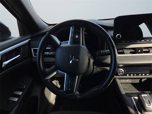 2023 Mitsubishi Outlander SE