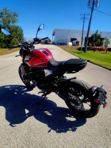 2023 Moto Morini STR 650