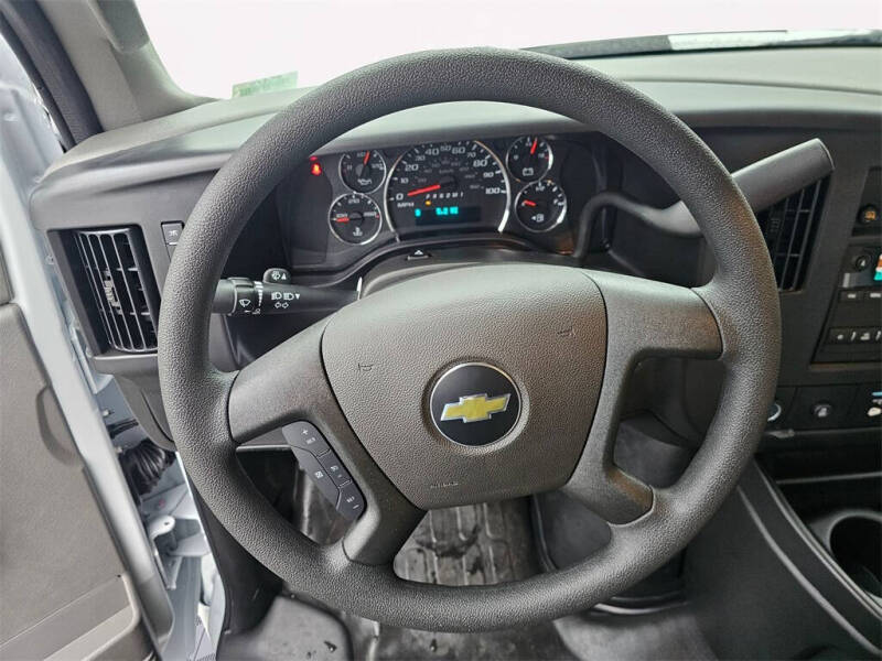 2025 Chevrolet Express 2500