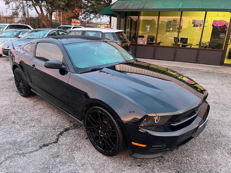 2012 Ford Mustang V6 photo 2