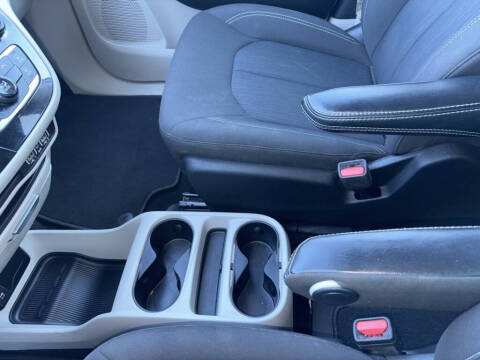 2021 Chrysler Voyager LX