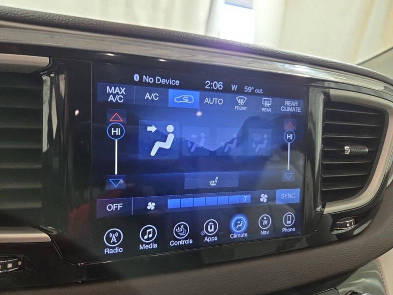 2017 Chrysler Pacifica Touring-L