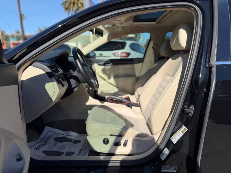 2012 Volkswagen Passat SEL Premium PZEV