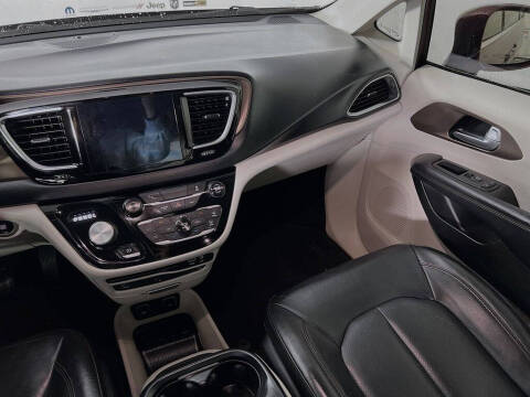 2017 Chrysler Pacifica Touring-L Plus