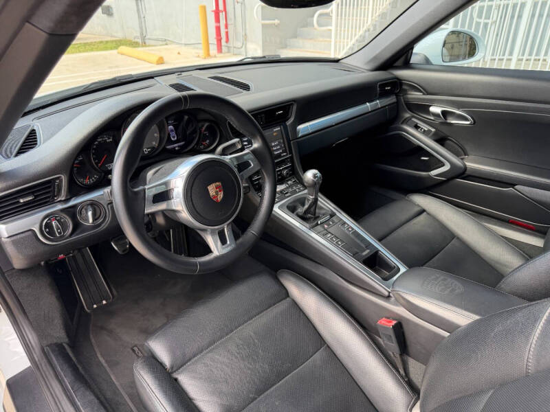 2015 Porsche 911 Carrera 4S