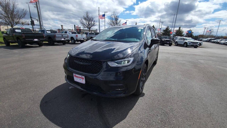 2024 Chrysler Pacifica for sale at Victoria Auto Sales in Victoria, MN