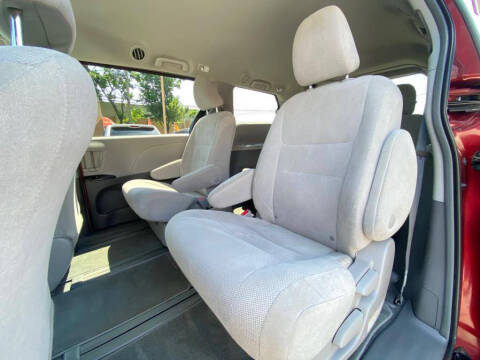 2019 Toyota Sienna L 7-Passenger