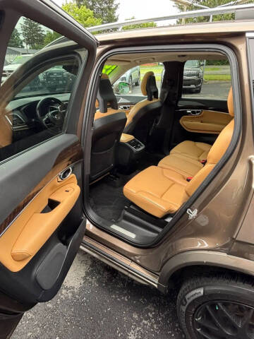 2016 Volvo XC90 T6 Momentum