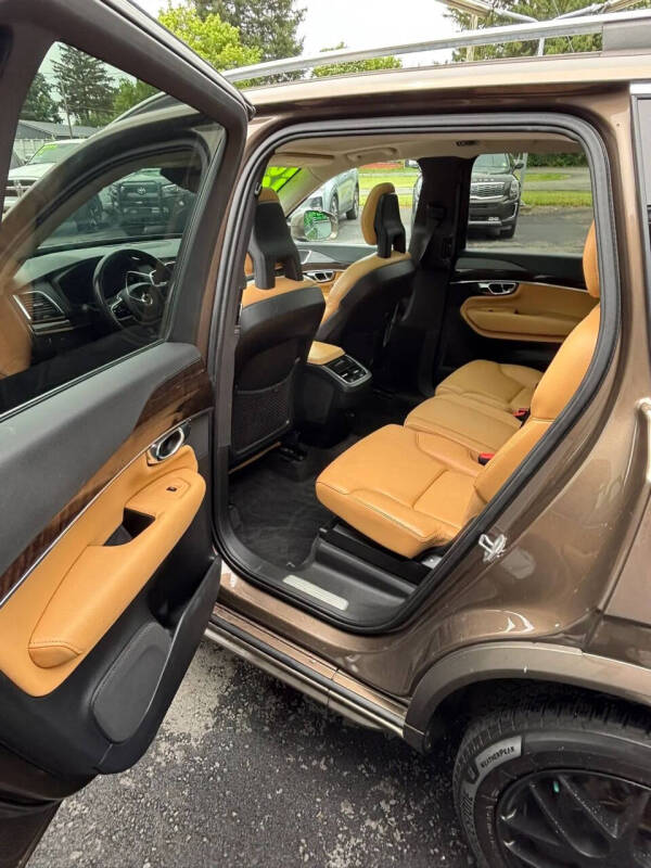 2016 Volvo XC90 T6 Momentum