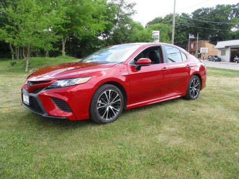 2020 Toyota Camry Hybrid for sale at Triangle Auto Sales in Elgin IL