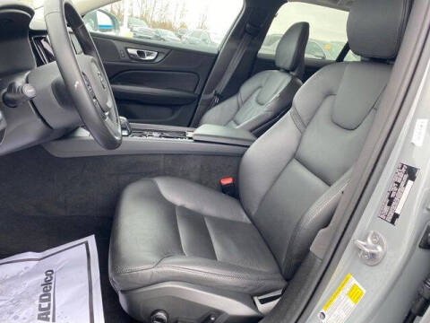 2025 Volvo V60 Cross Country B5 Plus